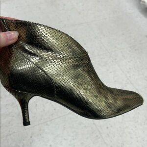 Elegant Gold Textured Heeled Ankle Boots
